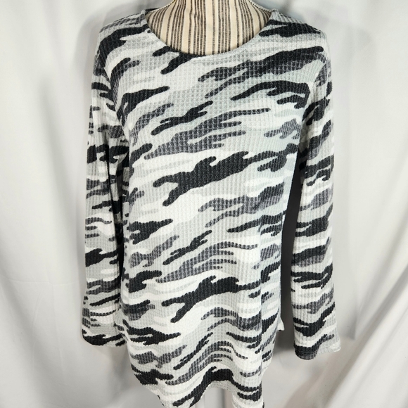 Rolla Coster White Black Grey Camo Back Button Thermal Long Sleeve Top Sz Large - Picture 1 of 9